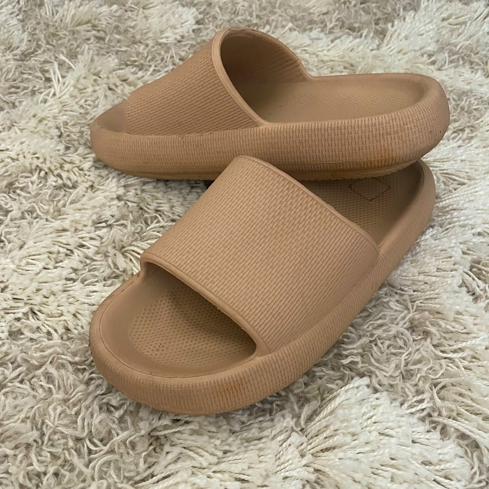Foam sandals